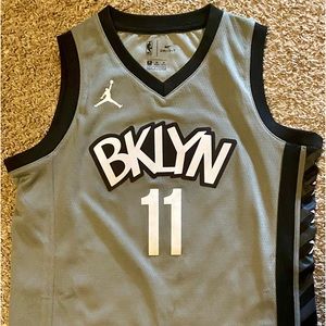 Nike NBA Brooklyn Nets Kyrie Irving Statement Edition 2020 Swingman Jersey.Youth